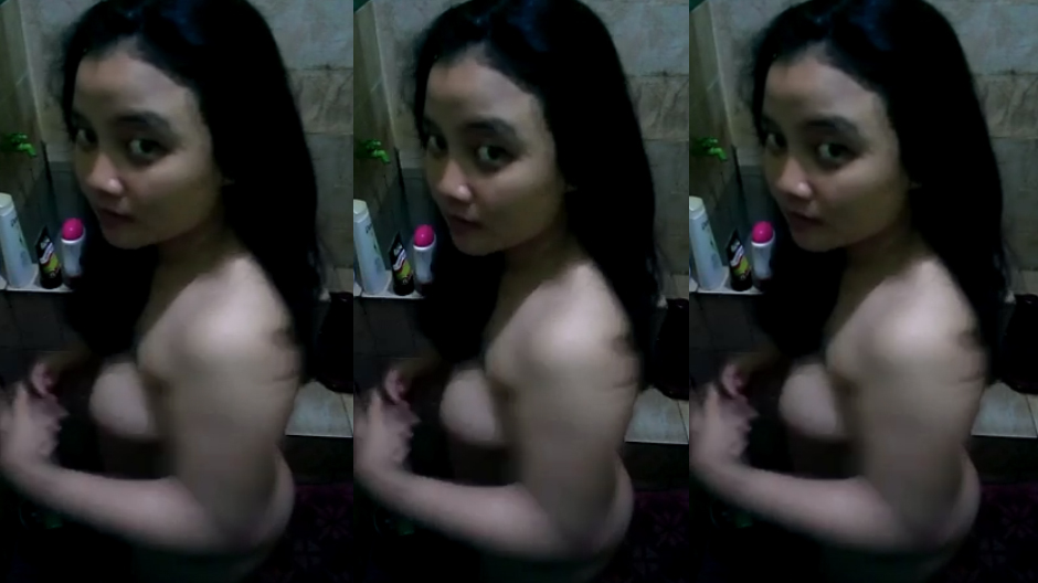 Bokep tobrut pamer body pas mandi